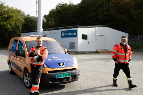 Orkland Energi Varme: I Orkland driftes fjernvarmenettet av kollegene Kurt og Kay. De holder ofte til i varmesentralen på Strandheim, men er mye ute og farter for å opprettholde fjernvarmeforsyningen.